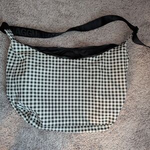 BAGGU Black and White Shoulder Bag with Checkered Design